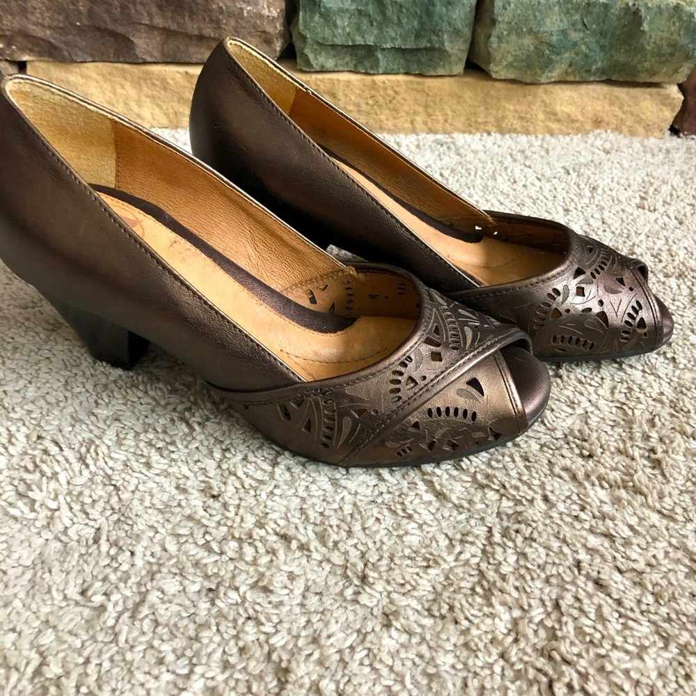 Nurture Bronze Peep toe heels - 7